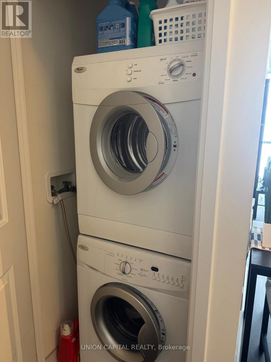 2801 - 88 Sheppard Avenue E, Toronto, ON - Indoor Photo Showing Laundry Room