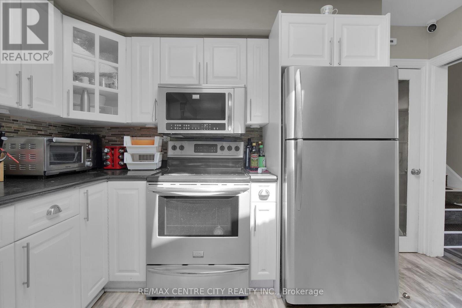 2103 Fanshawe Park Road W, Middlesex Centre, ON - Indoor Photo Showing Kitchen