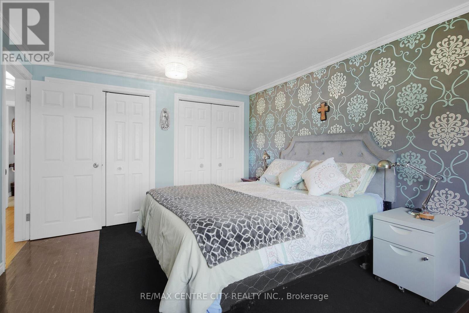 2103 Fanshawe Park Road W, Middlesex Centre, ON - Indoor Photo Showing Bedroom