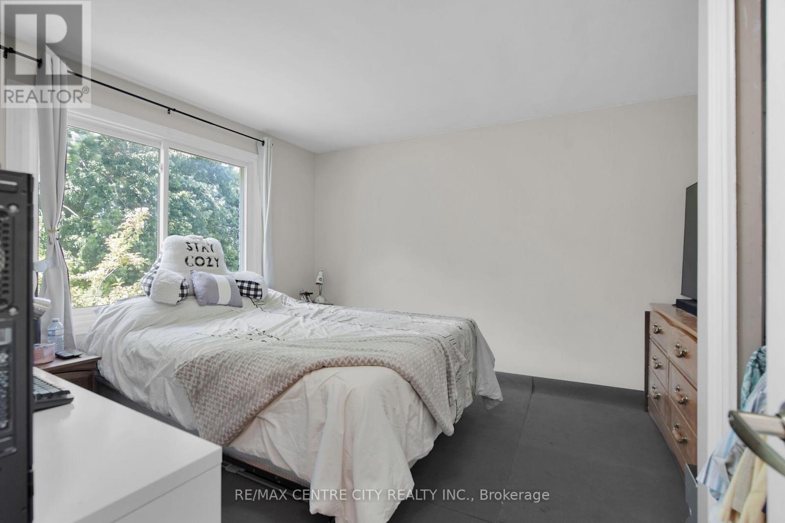 2103 Fanshawe Park Road W, Middlesex Centre, ON - Indoor Photo Showing Bedroom