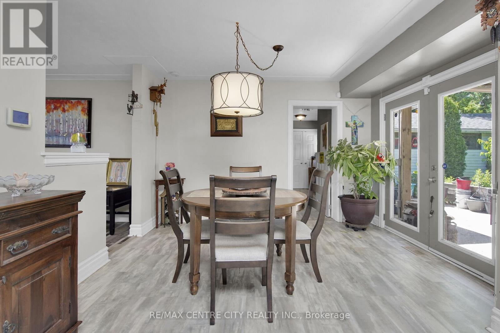 2103 Fanshawe Park Road W, Middlesex Centre, ON - Indoor Photo Showing Dining Room
