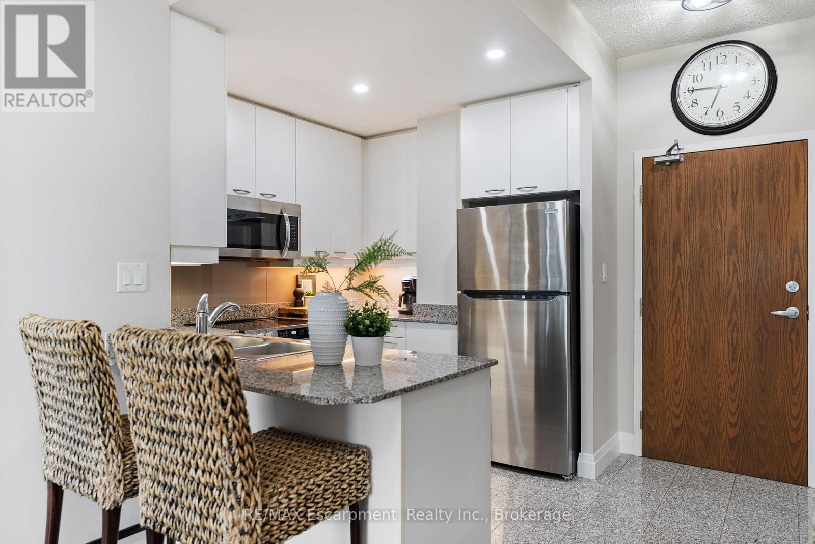 902 - 88 Palace Pier, Toronto (Mimico), ON - Indoor Photo Showing Kitchen