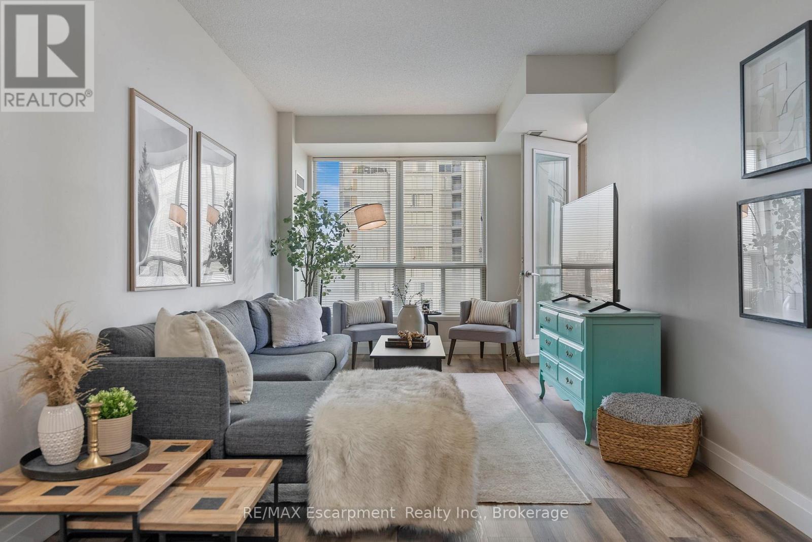 902 - 88 Palace Pier, Toronto (Mimico), ON - Indoor Photo Showing Living Room