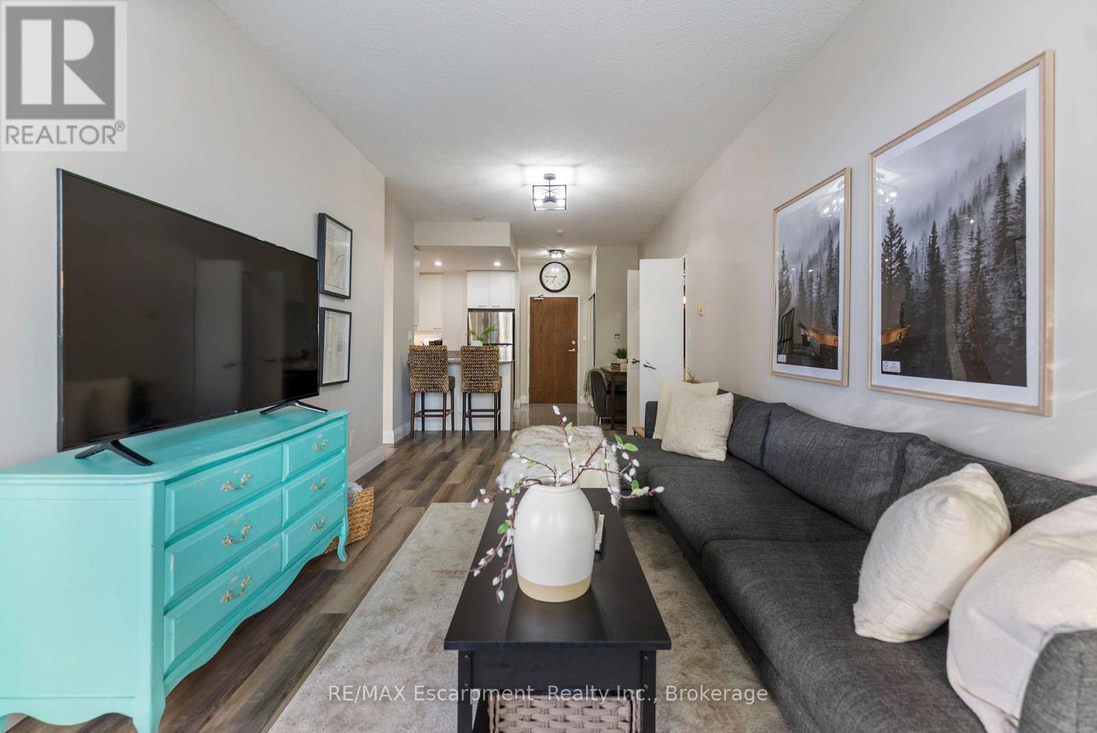 902 - 88 Palace Pier, Toronto (Mimico), ON - Indoor Photo Showing Living Room