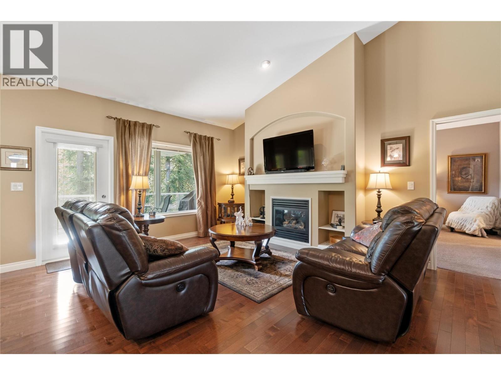 2743 Golf Course Drive, Blind Bay, BC - Indoor Photo Showing Living Room With Fireplace