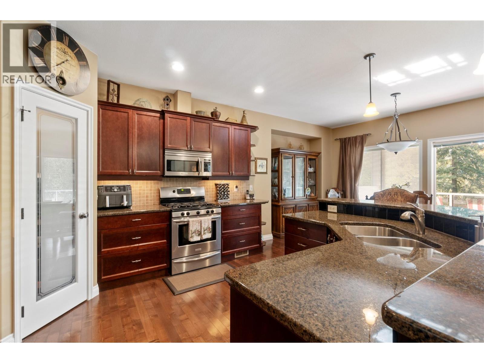 2743 Golf Course Drive, Blind Bay, BC - Indoor Photo Showing Kitchen With Stainless Steel Kitchen With Double Sink