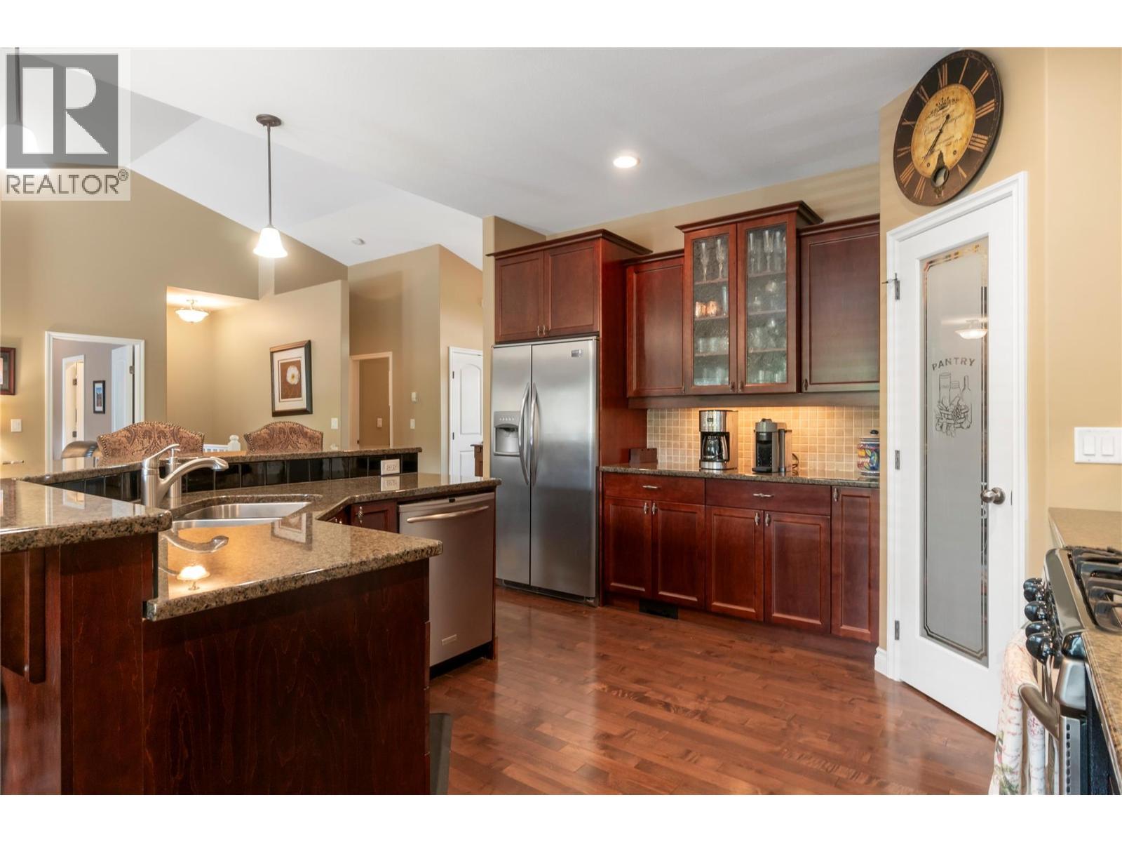 2743 Golf Course Drive, Blind Bay, BC - Indoor Photo Showing Kitchen With Double Sink