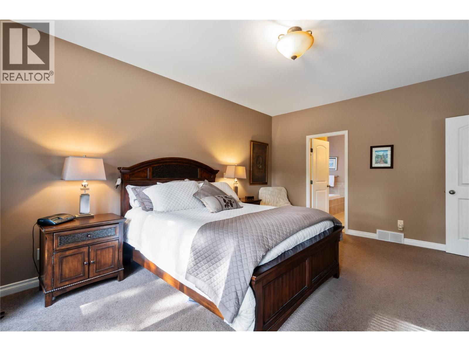 2743 Golf Course Drive, Blind Bay, BC - Indoor Photo Showing Bedroom