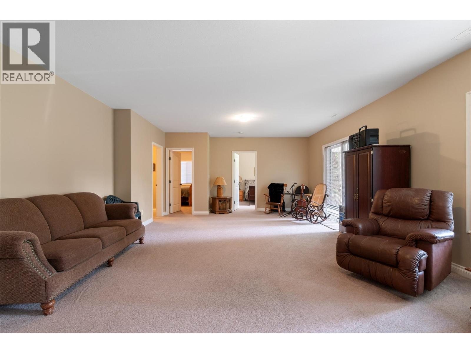2743 Golf Course Drive, Blind Bay, BC - Indoor Photo Showing Living Room