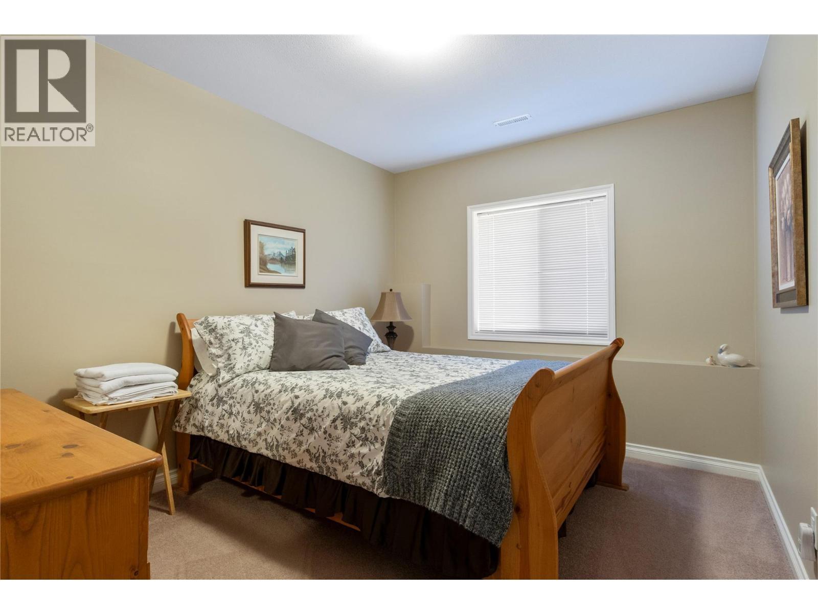 2743 Golf Course Drive, Blind Bay, BC - Indoor Photo Showing Bedroom