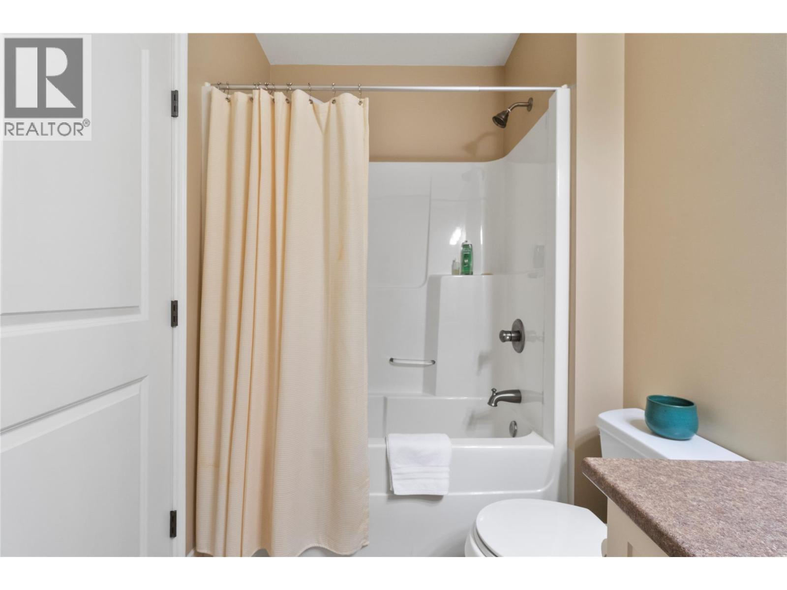2743 Golf Course Drive, Blind Bay, BC - Indoor Photo Showing Bathroom