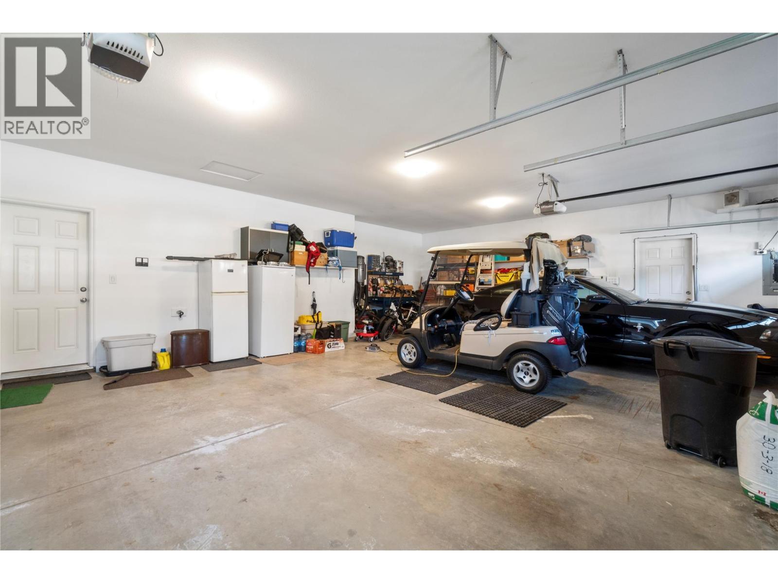 2743 Golf Course Drive, Blind Bay, BC - Indoor Photo Showing Garage