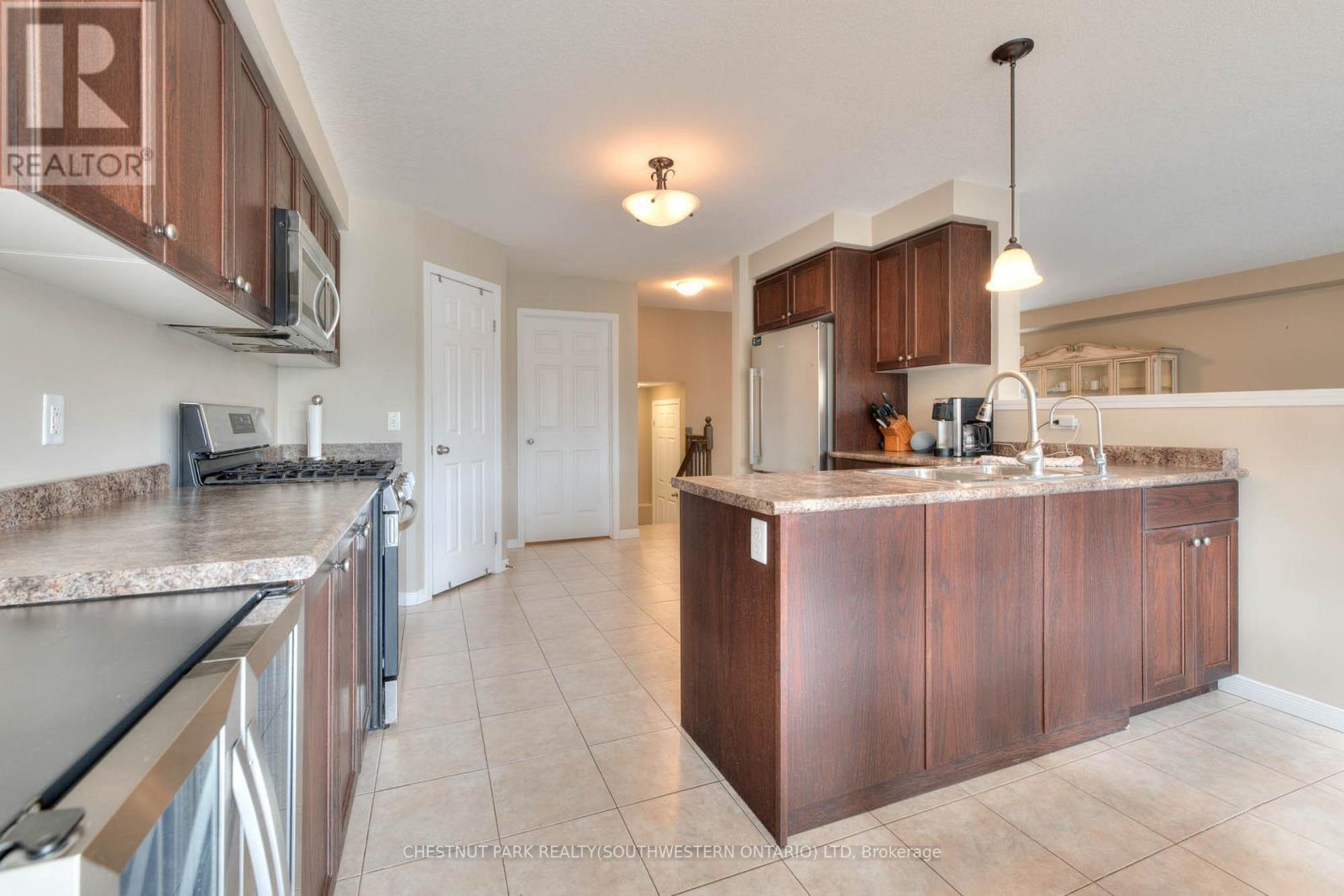 288 Steepleridge Street, Kitchener, ON - Indoor Photo Showing Kitchen