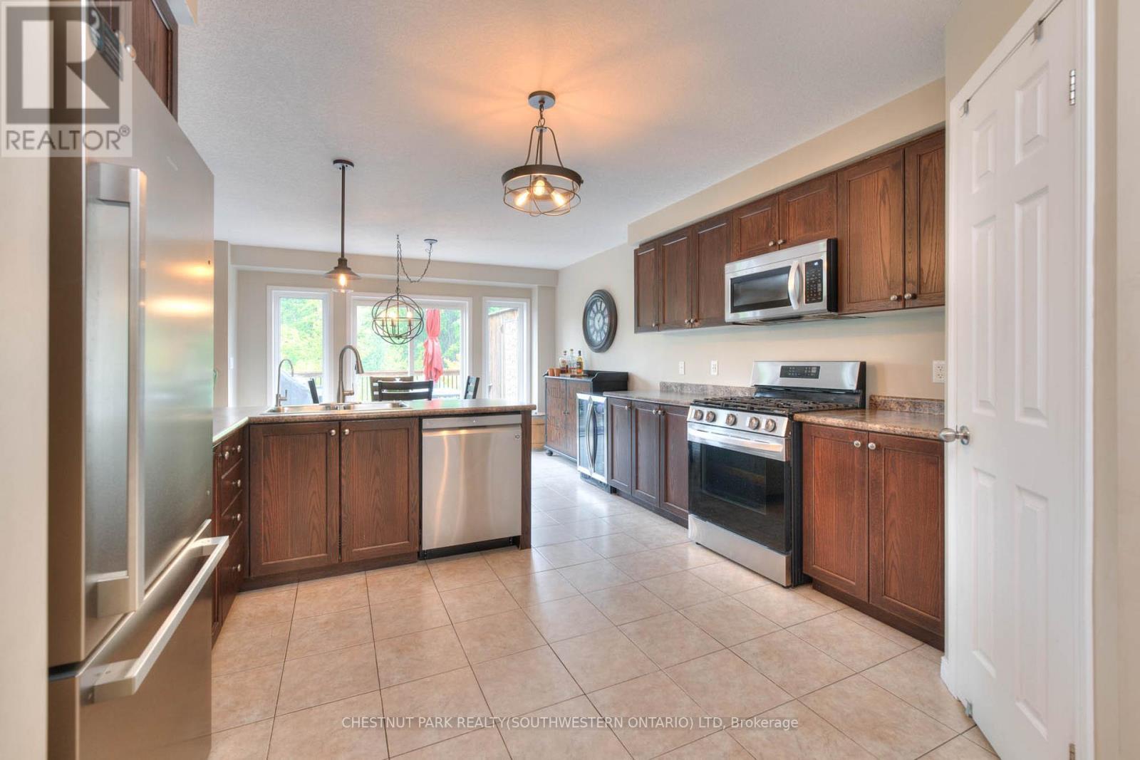 288 Steepleridge Street, Kitchener, ON - Indoor Photo Showing Kitchen