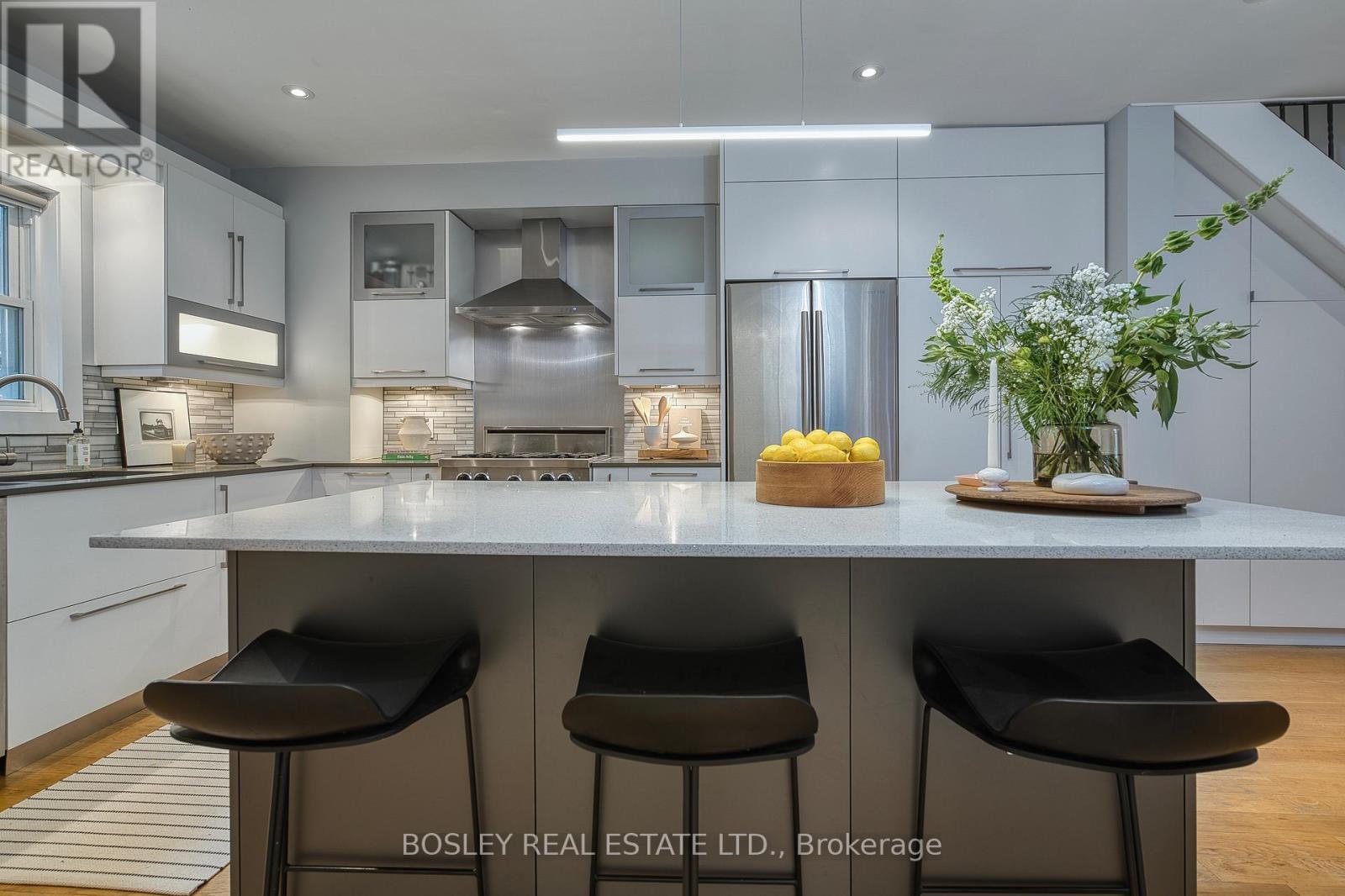38 Halton Street, Toronto, ON - Indoor Photo Showing Kitchen With Upgraded Kitchen