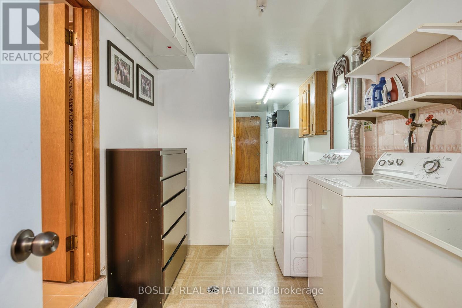 38 Halton Street, Toronto, ON - Indoor Photo Showing Laundry Room
