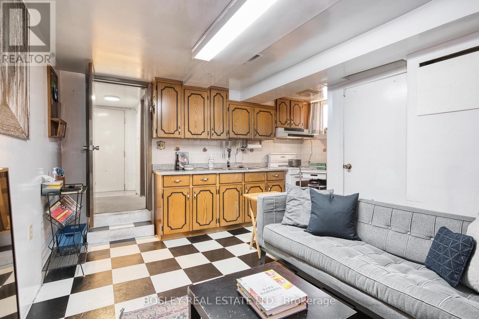 38 Halton Street, Toronto, ON - Indoor