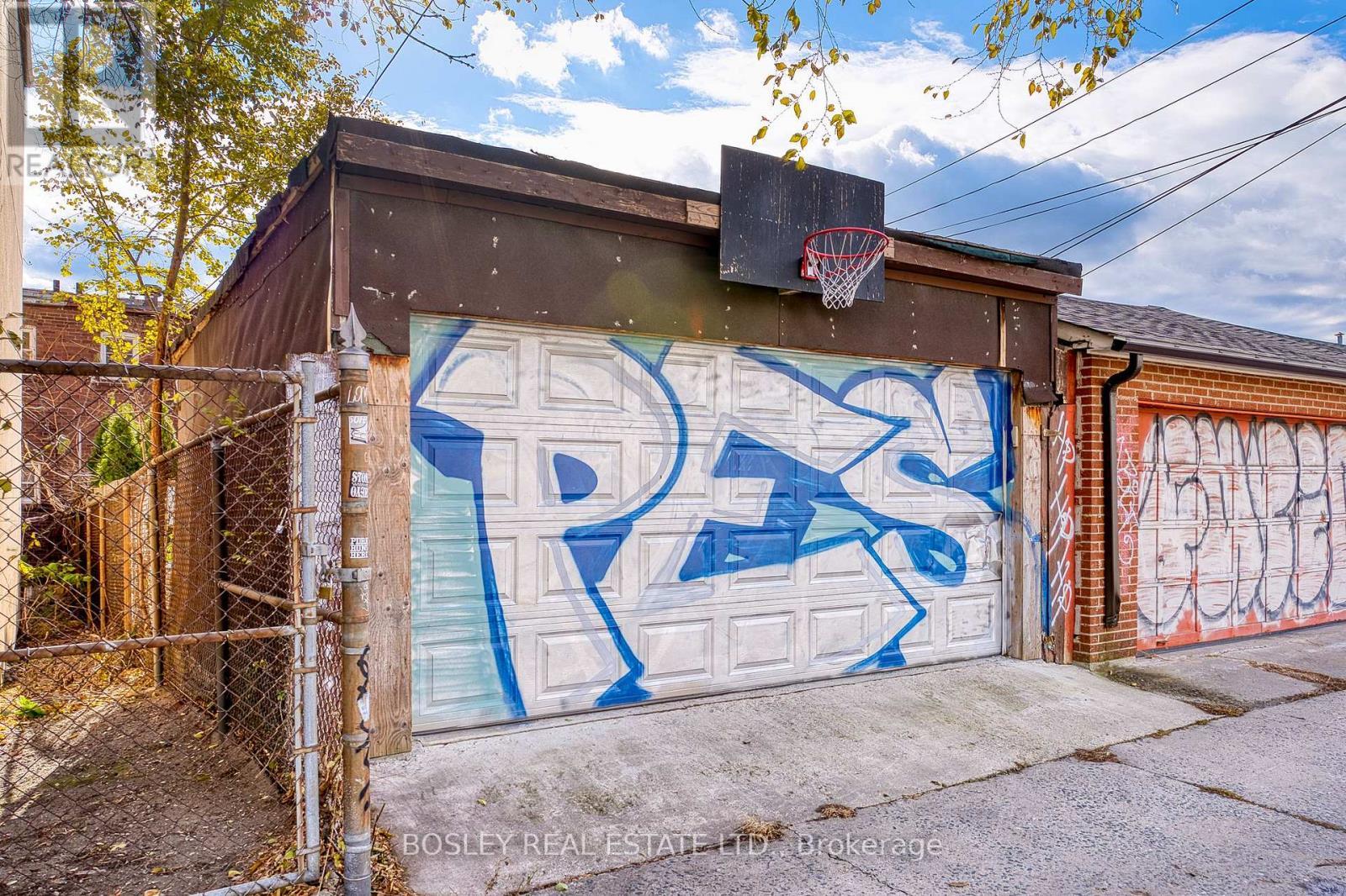 38 Halton Street, Toronto, ON - Outdoor