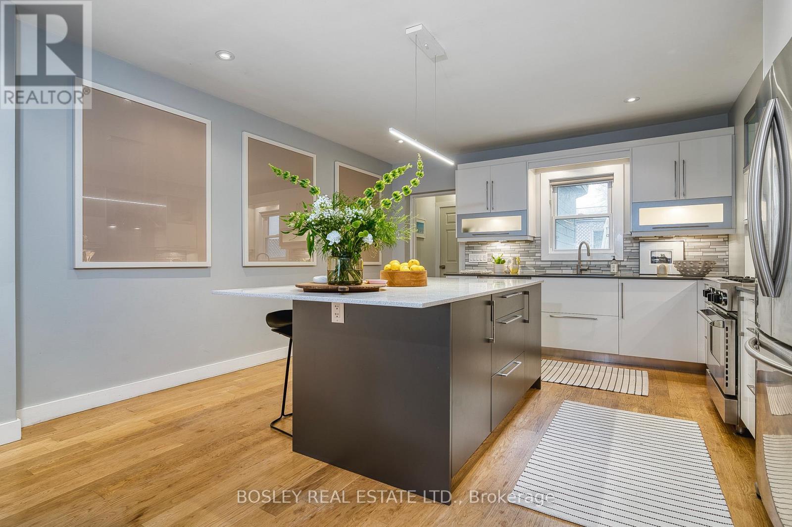 38 Halton Street, Toronto, ON - Indoor Photo Showing Kitchen With Upgraded Kitchen