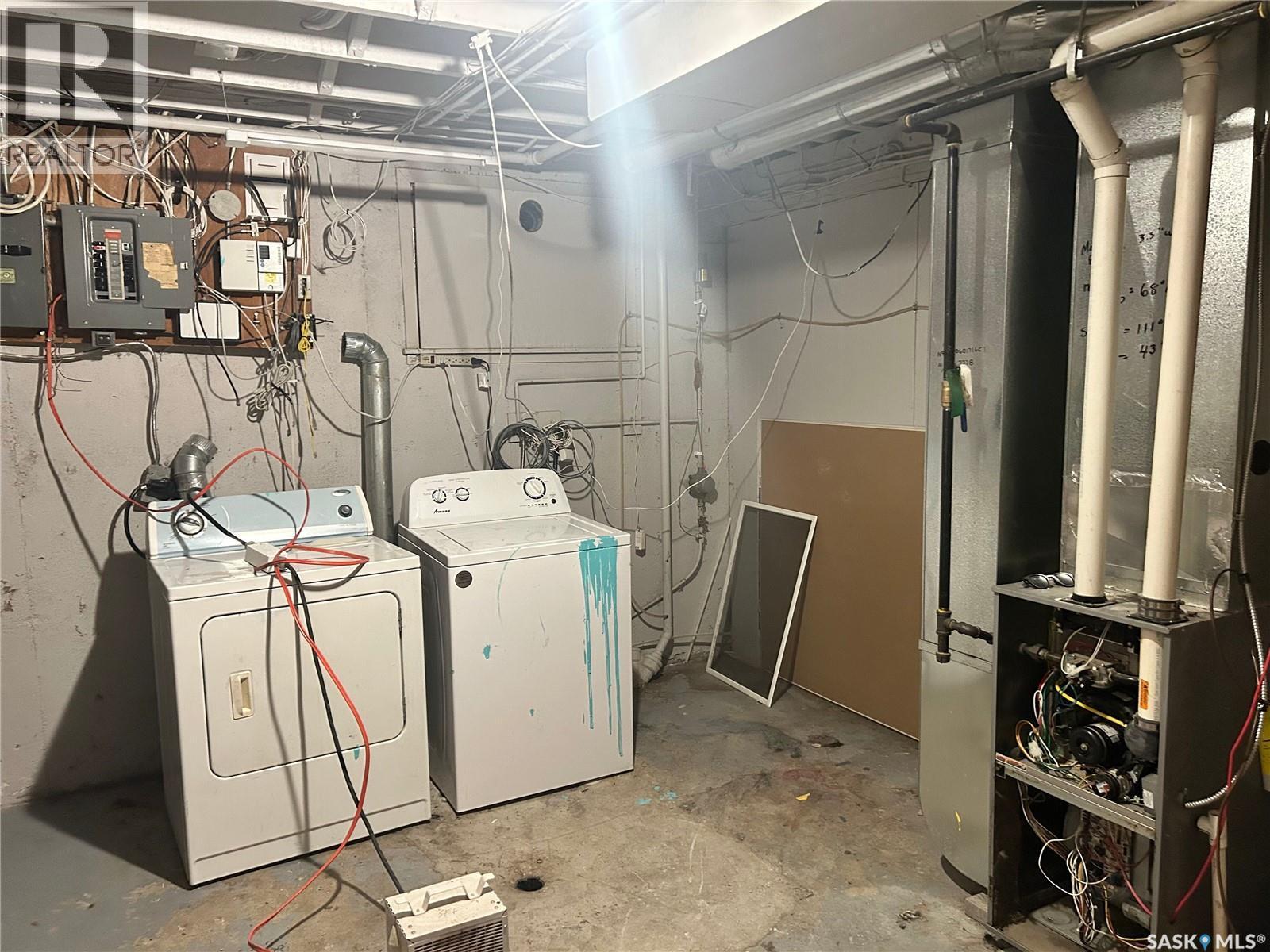 1620 15Th Street W, Prince Albert, SK - Indoor Photo Showing Laundry Room