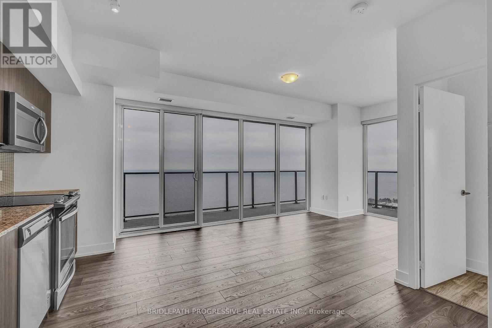Ph-07 - 30 Shore Breeze Drive, Toronto, ON - Indoor Photo Showing Kitchen