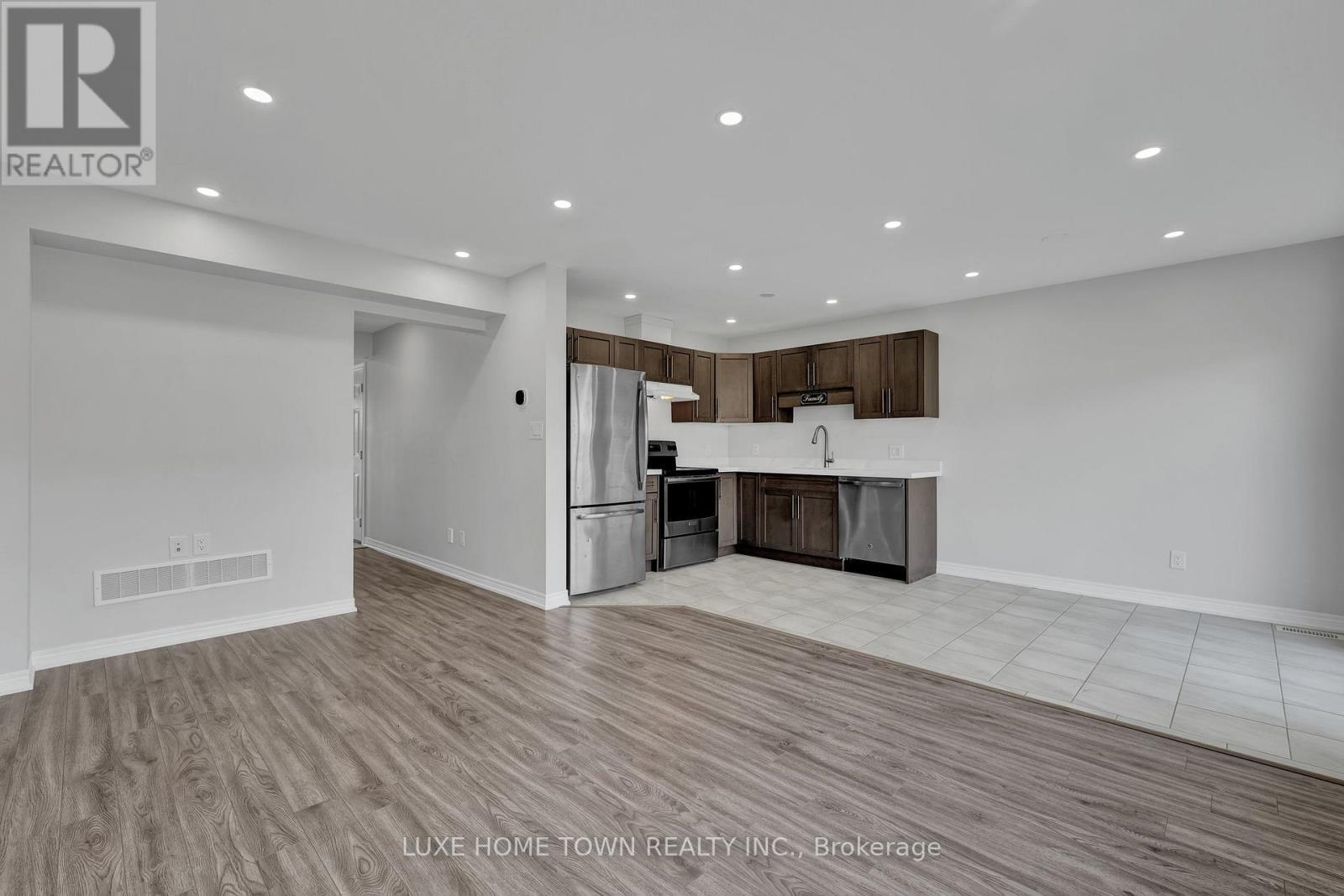 100 Monarch Street, Welland, ON - Indoor Photo Showing Kitchen
