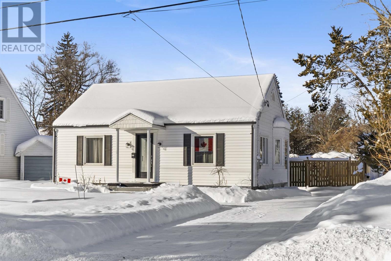 183 Upton Rd, Sault Ste. Marie, ON - Outdoor With Facade