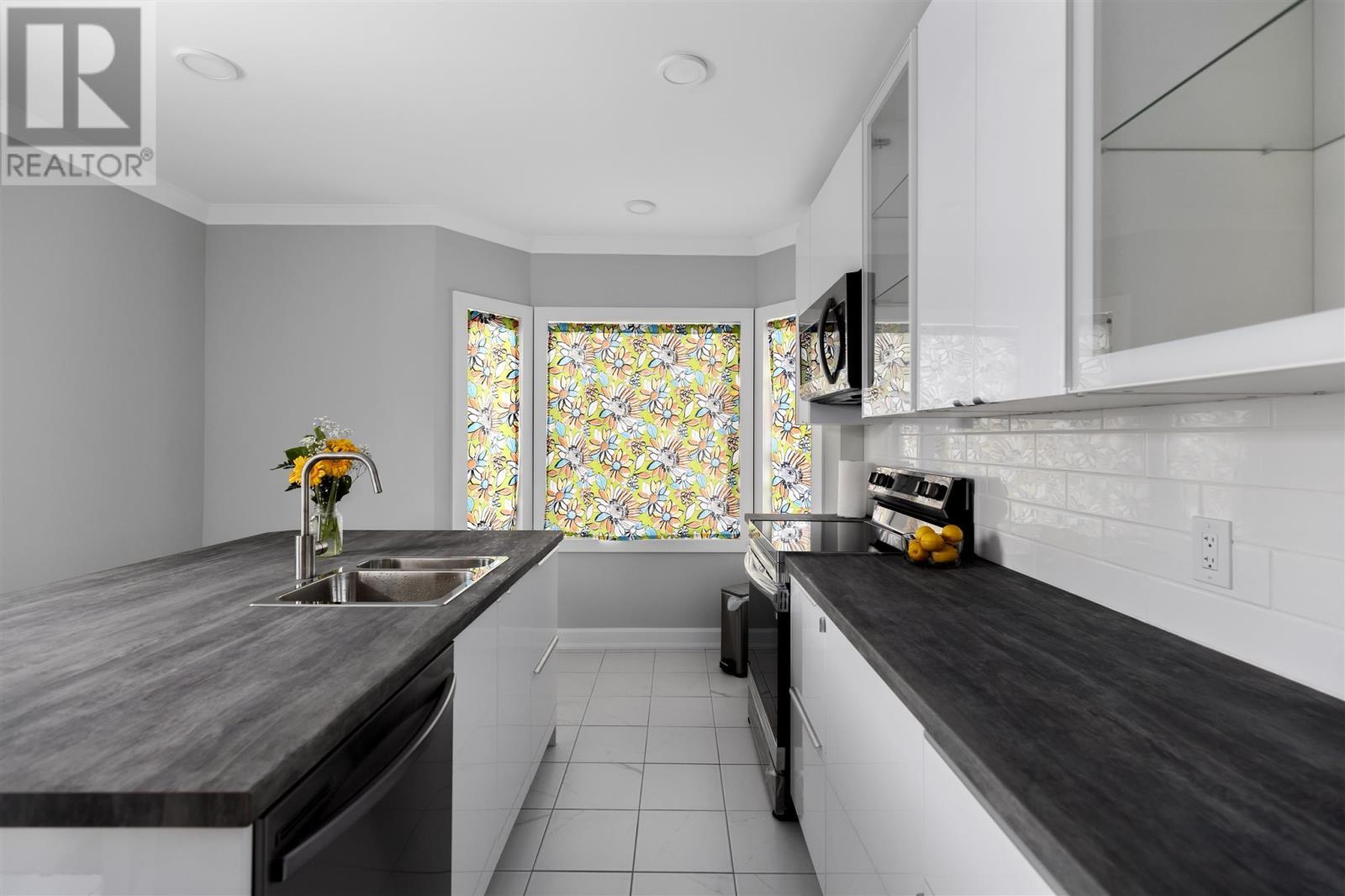 183 Upton Rd, Sault Ste. Marie, ON - Indoor Photo Showing Kitchen With Double Sink