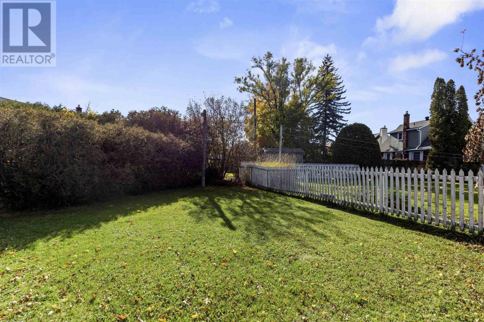 183 Upton Rd, Sault Ste. Marie, ON - Outdoor