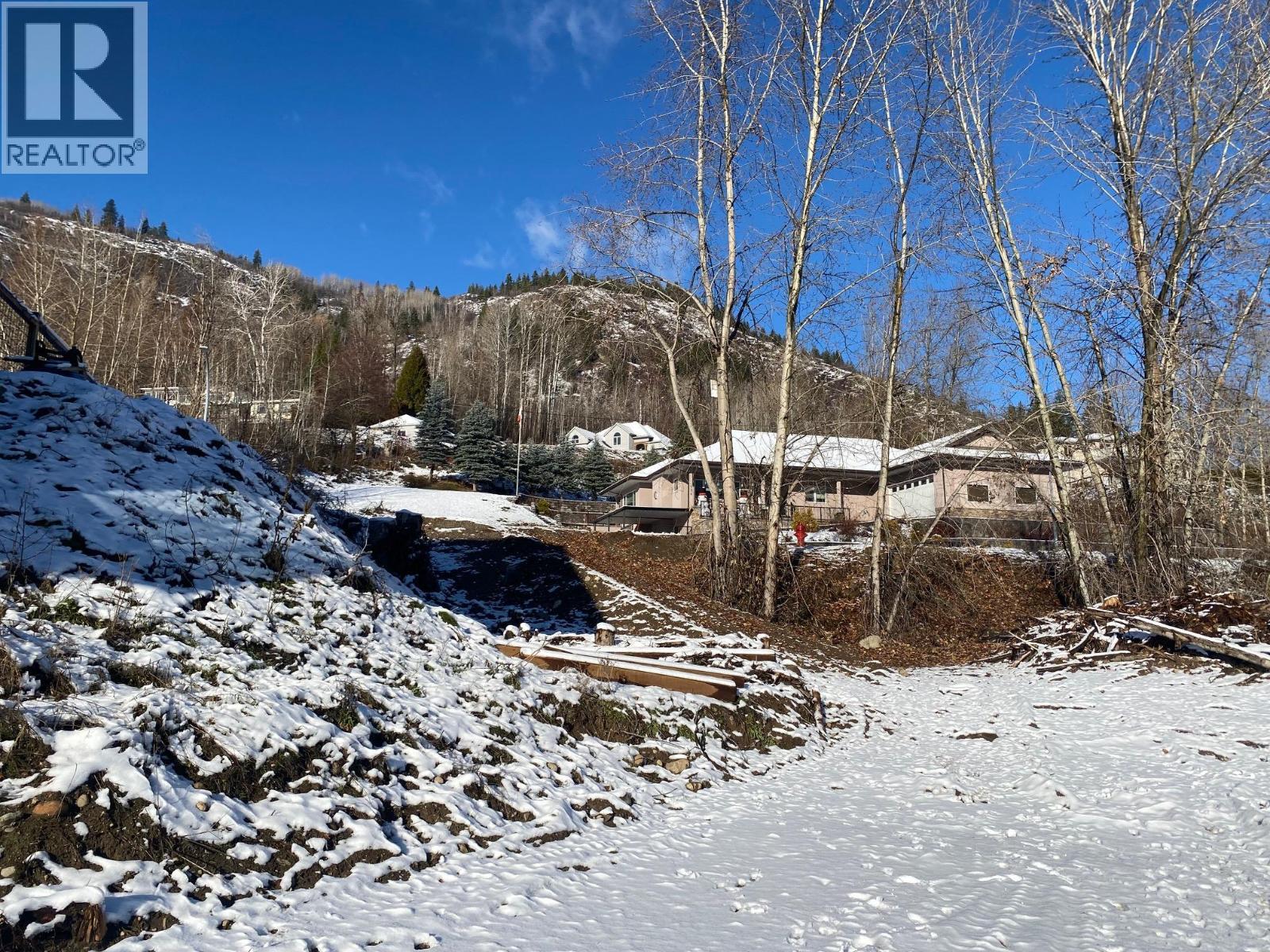 933 7Th Street, Montrose, BC