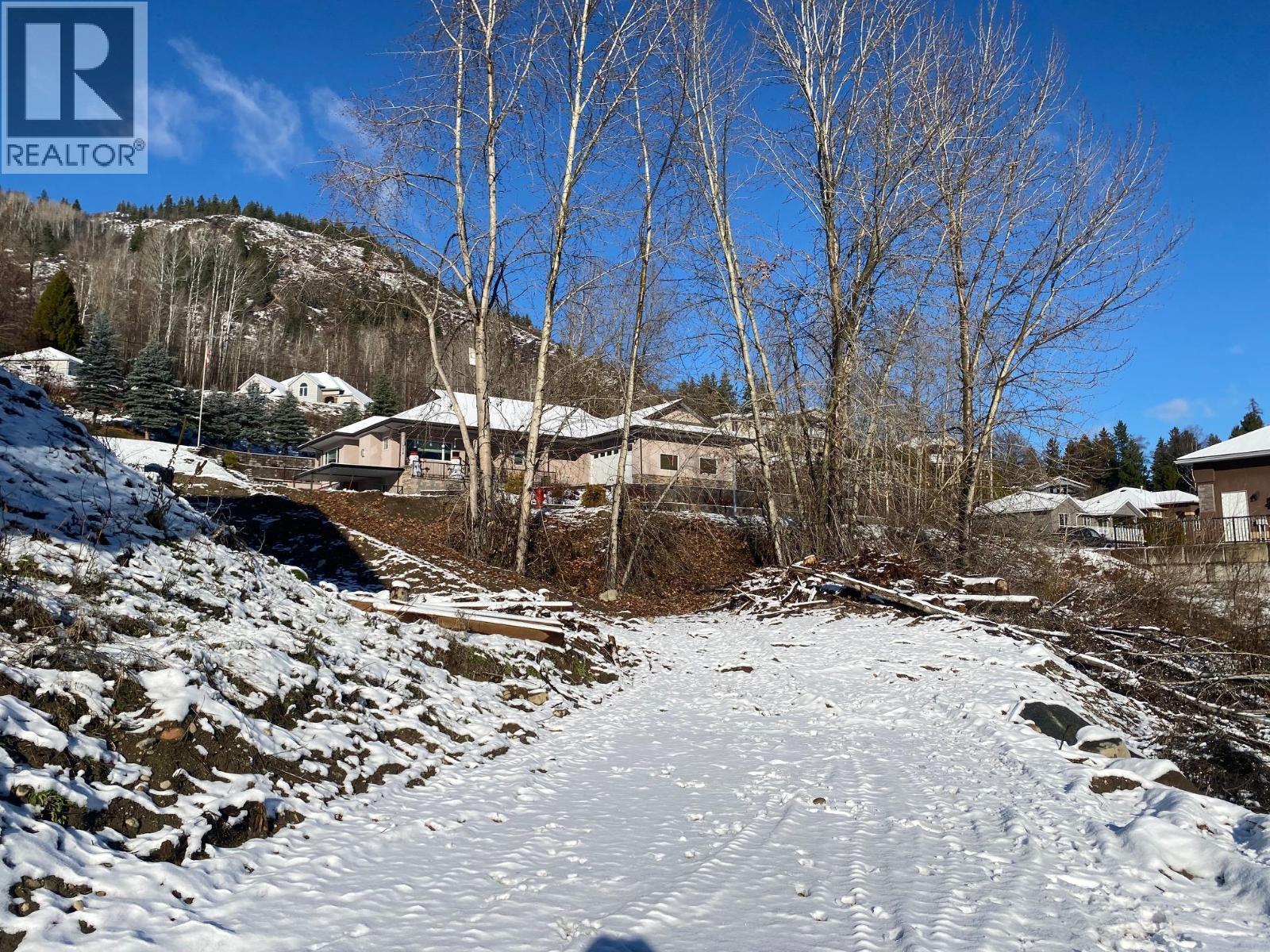 933 7Th Street, Montrose, BC