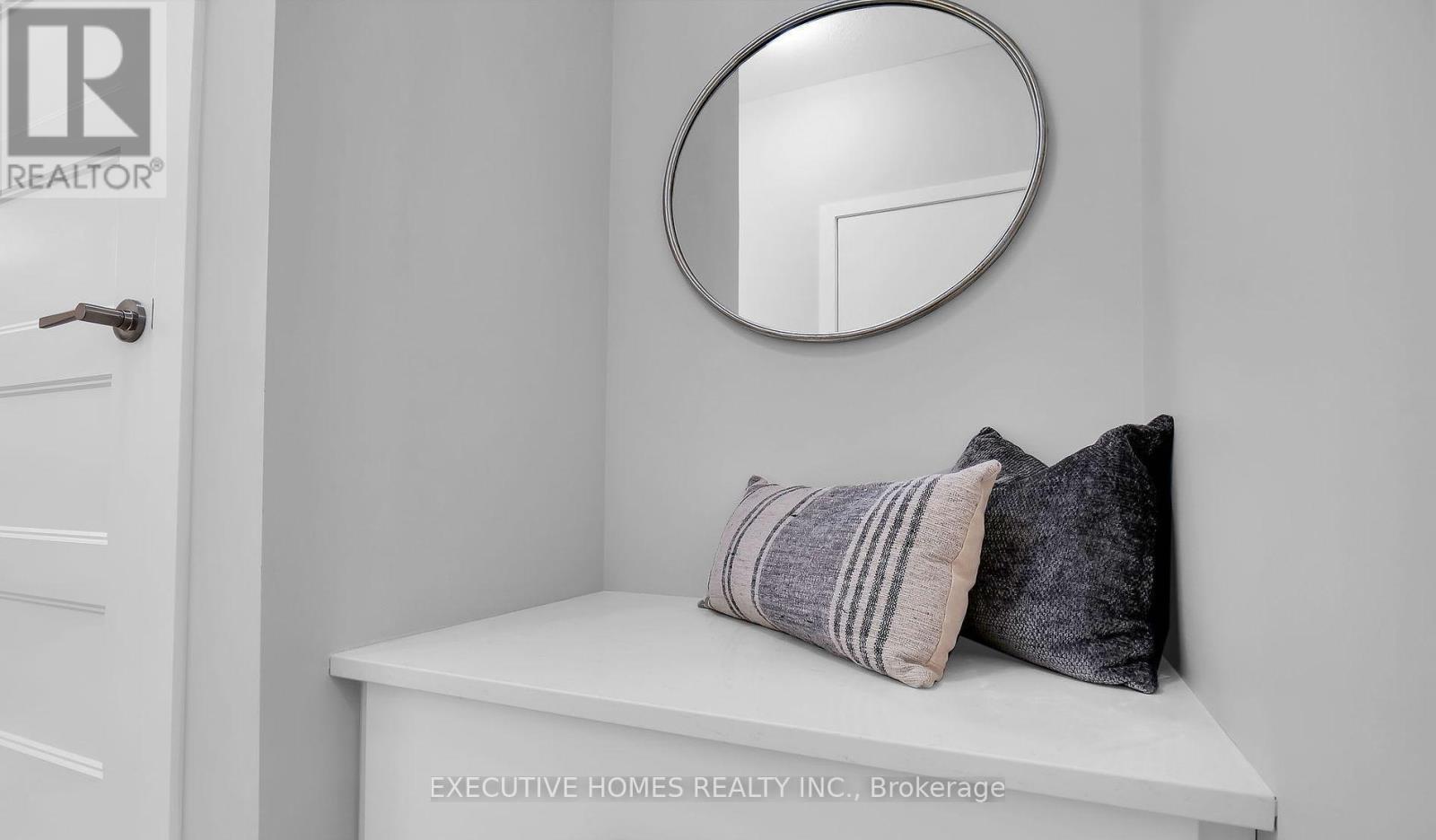 6937 Royal Magnolia Avenue, London South, ON - Indoor Photo Showing Other Room