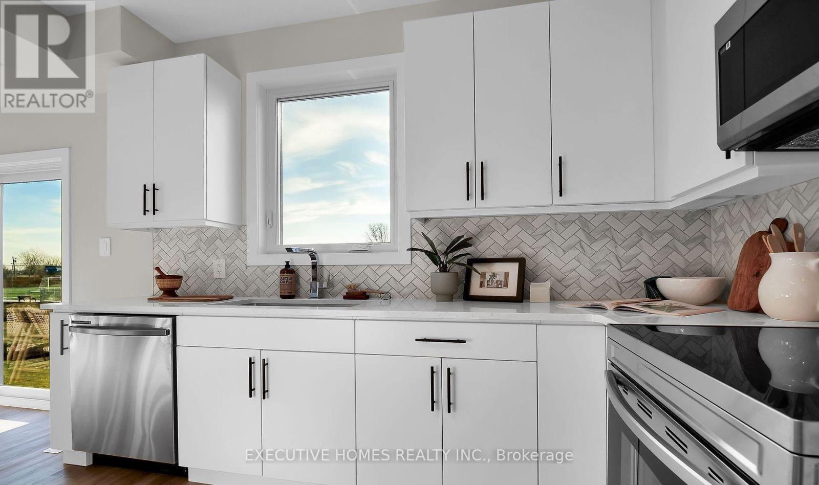 6937 Royal Magnolia Avenue, London South, ON - Indoor Photo Showing Kitchen With Upgraded Kitchen