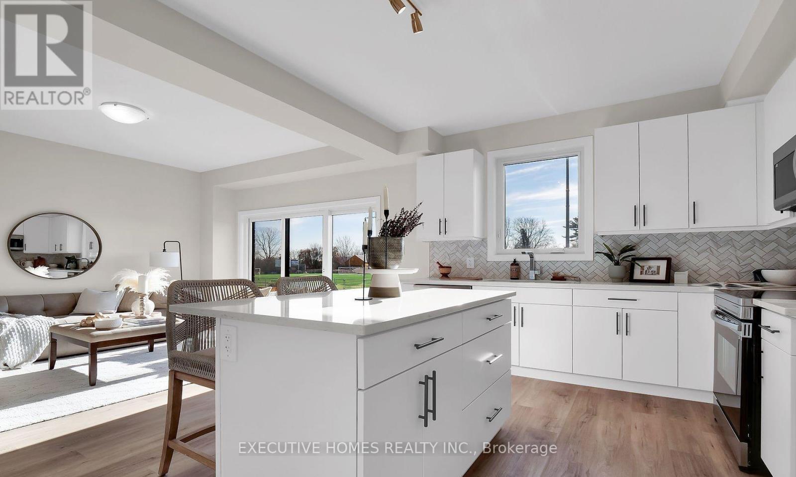 6937 Royal Magnolia Avenue, London South, ON - Indoor Photo Showing Kitchen