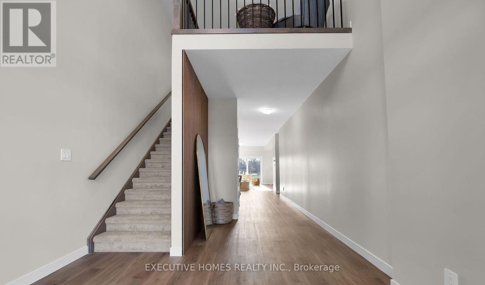 6937 Royal Magnolia Avenue, London South, ON - Indoor Photo Showing Other Room