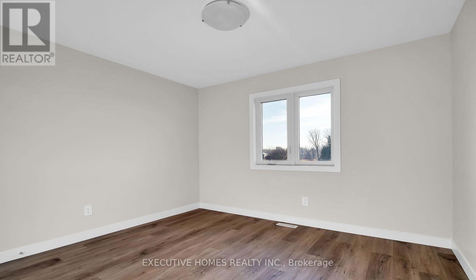 6937 Royal Magnolia Avenue, London South, ON - Indoor Photo Showing Other Room