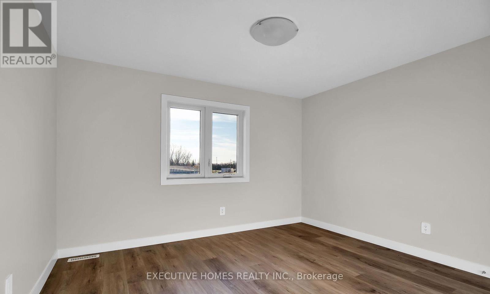 6937 Royal Magnolia Avenue, London South, ON - Indoor Photo Showing Other Room
