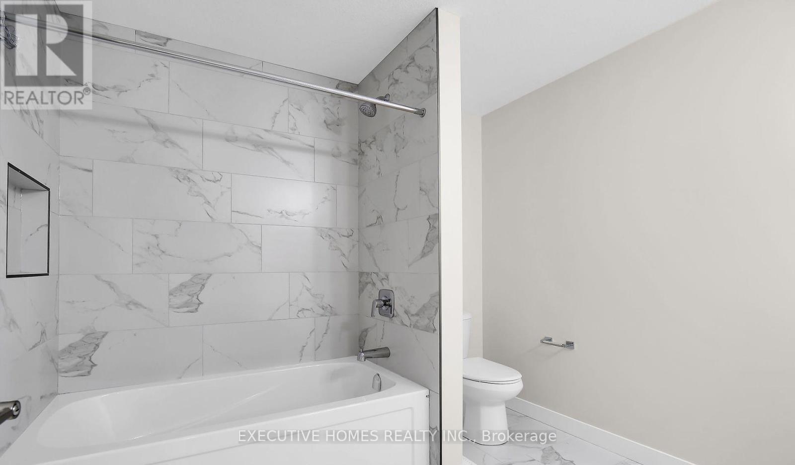 6937 Royal Magnolia Avenue, London South, ON - Indoor Photo Showing Bathroom