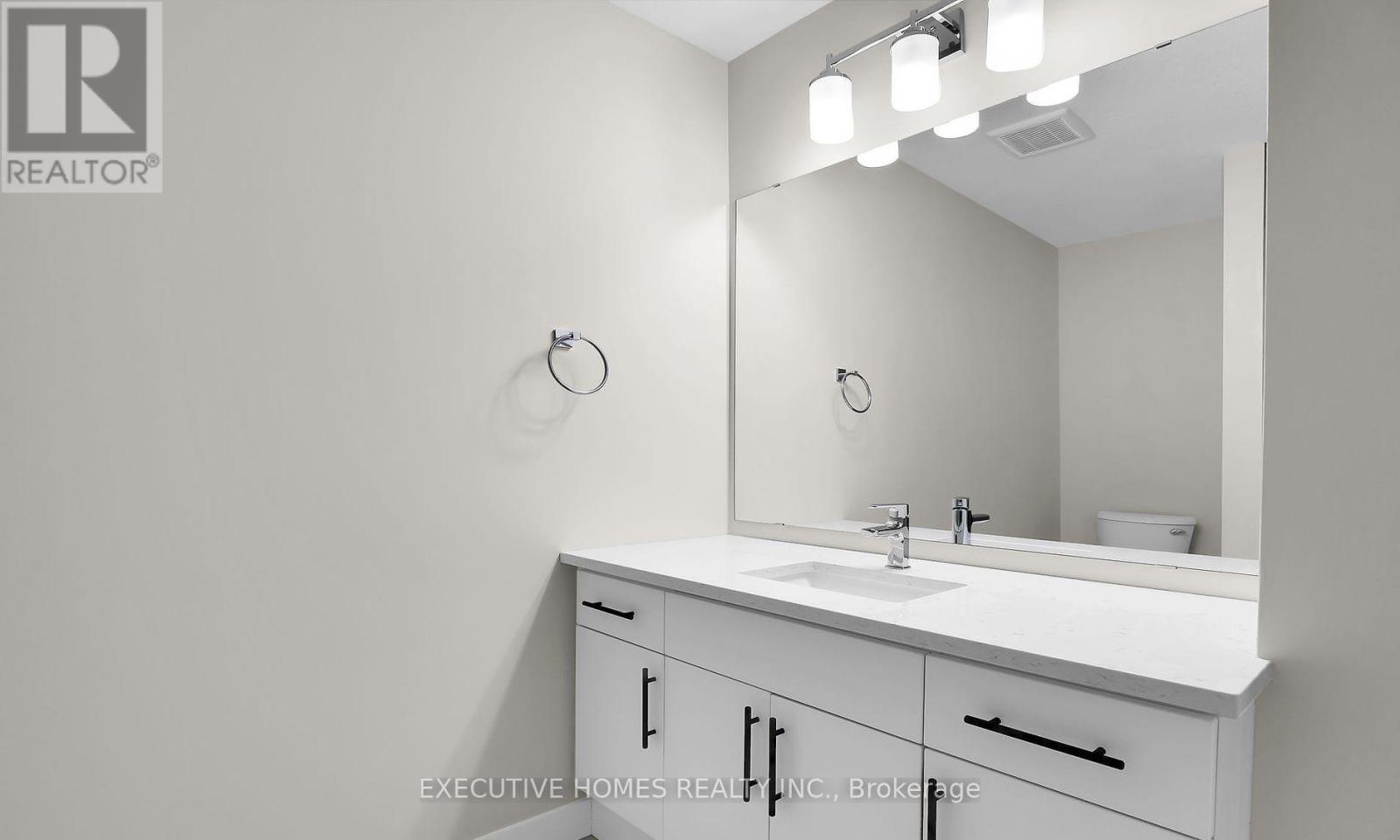 6937 Royal Magnolia Avenue, London South, ON - Indoor Photo Showing Bathroom