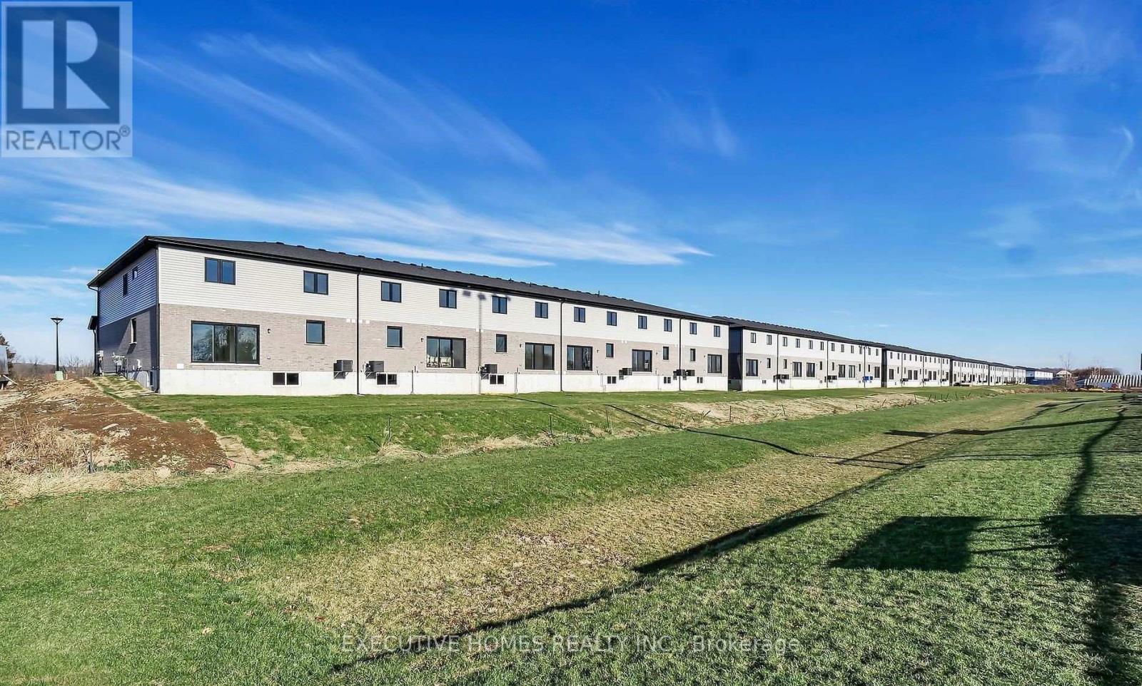 6937 Royal Magnolia Avenue, London South, ON - Outdoor