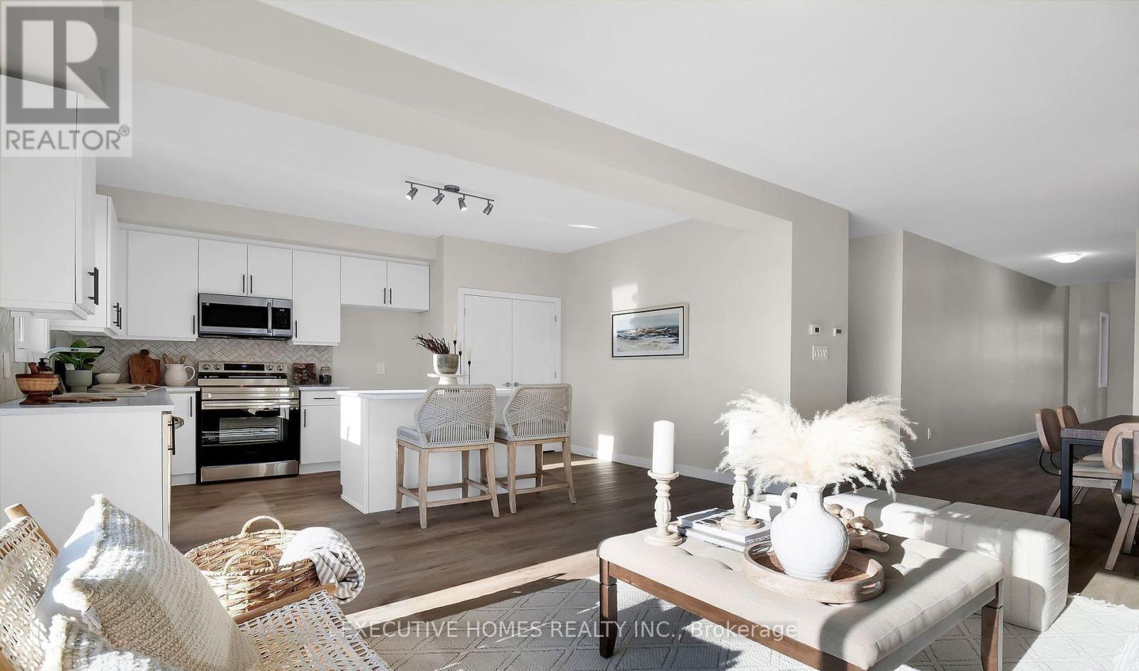 6937 Royal Magnolia Avenue, London South, ON - Indoor