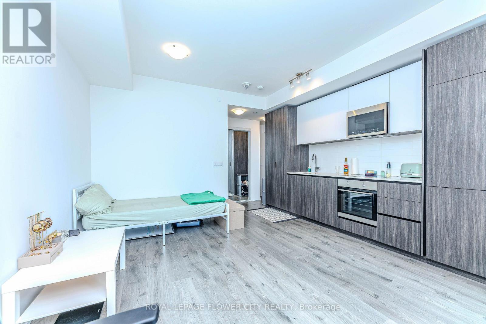 2115 - 8 Widmer Street, Toronto, ON - Indoor Photo Showing Kitchen