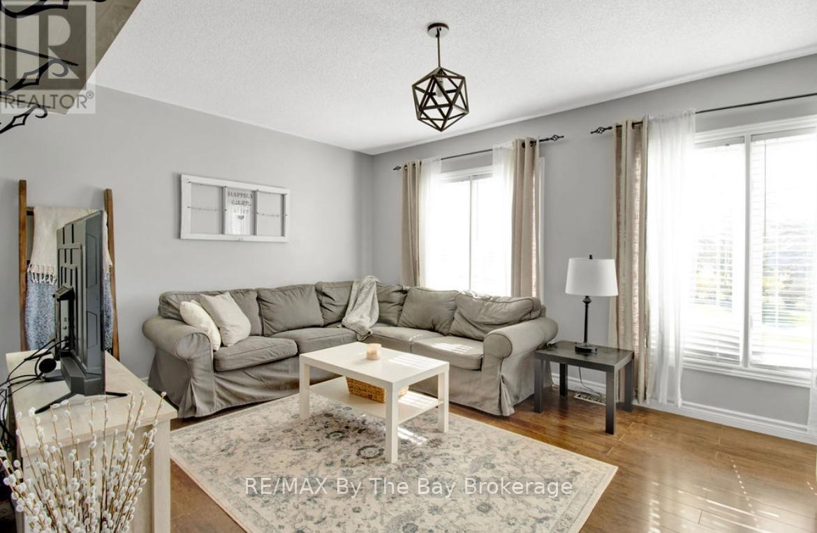 79 Fernbrook Drive, Wasaga Beach, ON - Indoor Photo Showing Living Room
