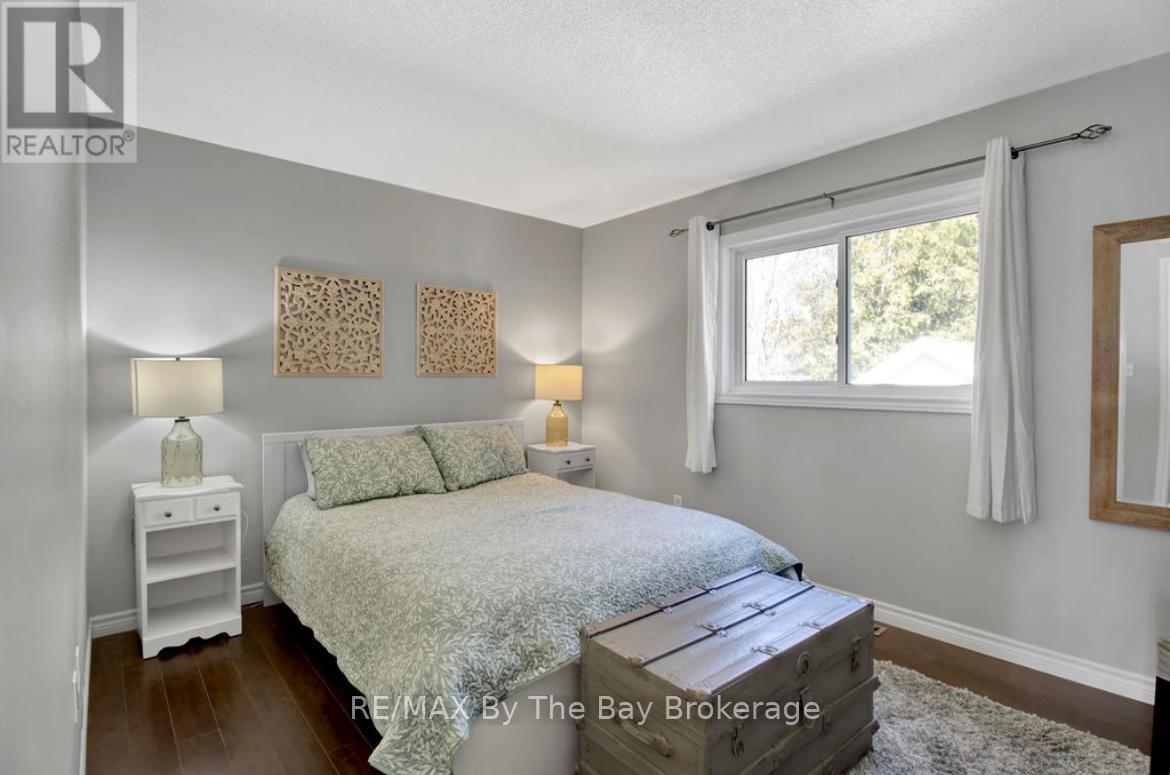 79 Fernbrook Drive, Wasaga Beach, ON - Indoor Photo Showing Bedroom