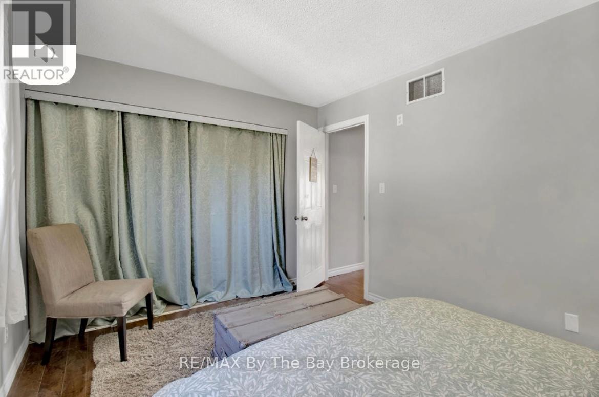 79 Fernbrook Drive, Wasaga Beach, ON - Indoor Photo Showing Bedroom