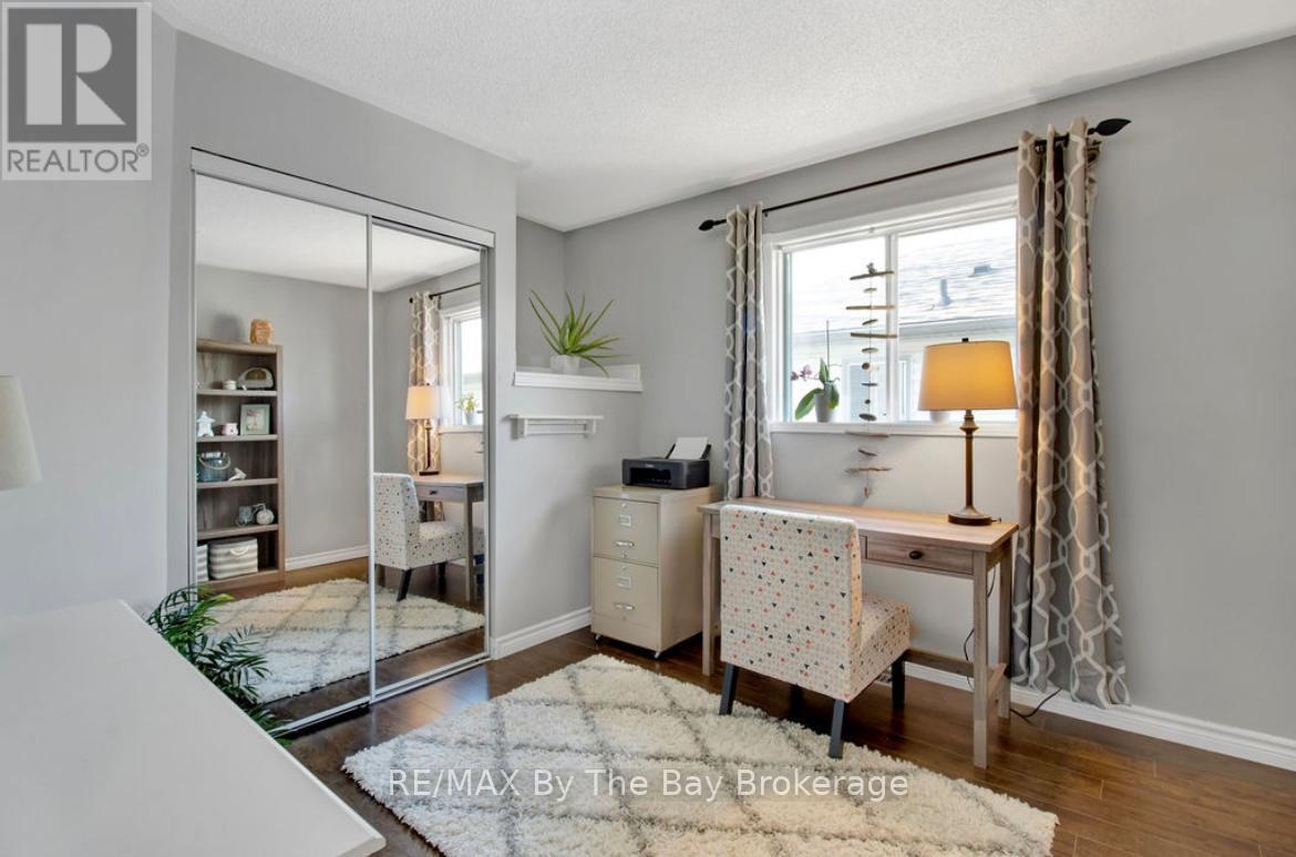 79 Fernbrook Drive, Wasaga Beach, ON - Indoor Photo Showing Bedroom