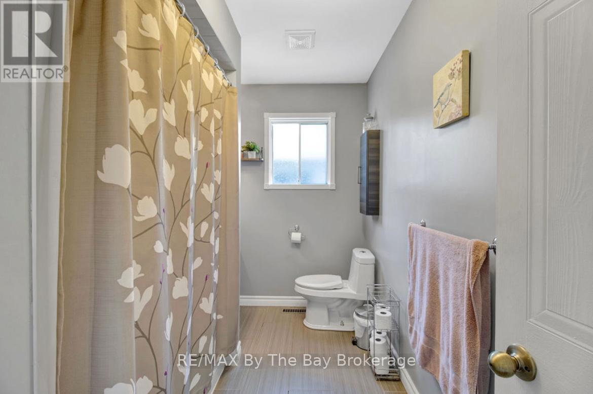 79 Fernbrook Drive, Wasaga Beach, ON - Indoor Photo Showing Bathroom