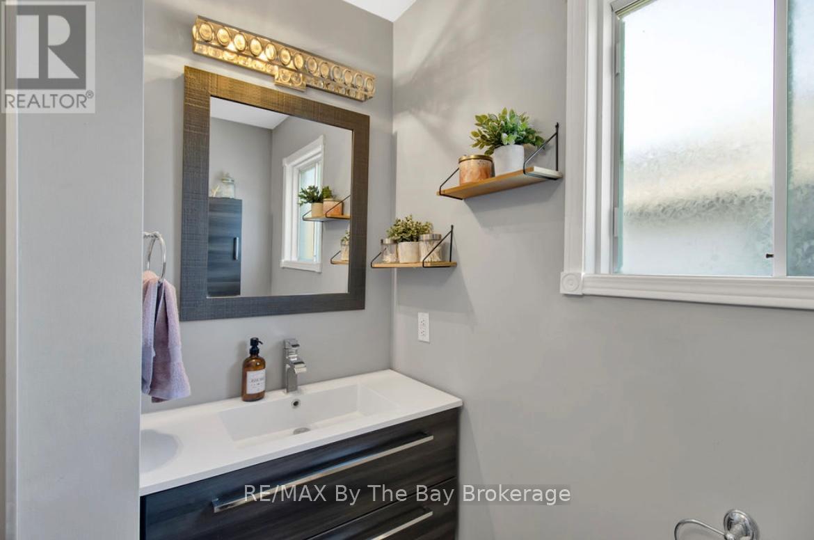 79 Fernbrook Drive, Wasaga Beach, ON - Indoor Photo Showing Bathroom
