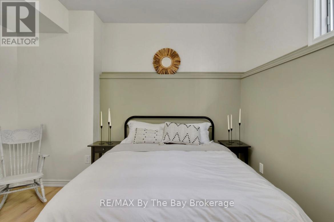 79 Fernbrook Drive, Wasaga Beach, ON - Indoor Photo Showing Bedroom