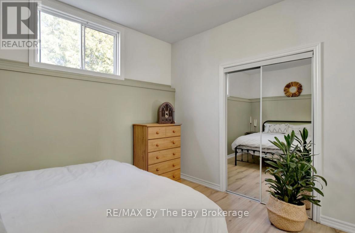 79 Fernbrook Drive, Wasaga Beach, ON - Indoor Photo Showing Bedroom